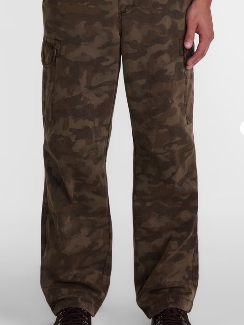 No Boundaries Men’s Brown Camouflage Cargo Pants. Size M (33-34). NWT.